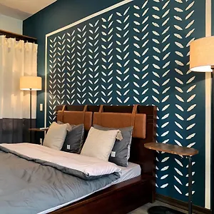 Отель Benzen Boutique Stays-1 Min To River
